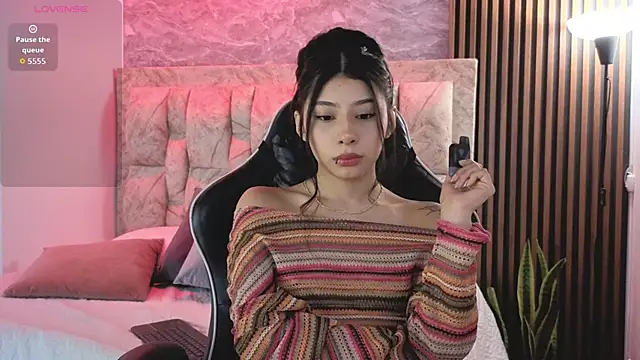 chloe bluee  online show from 05-11-26, 11:05