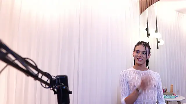 Snapshot of Luxa_Velvet chatting on 06-13-26, 01:42 Luxa Velvet online show from 06-13-26, 01:42