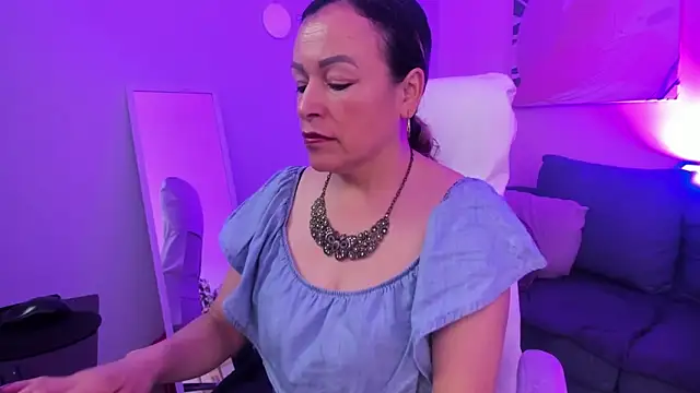 Snapshot of Ivonne_4 chatting on 04-02-26, 12:58 Ivonne 4 online show from 04-02-26, 12:58