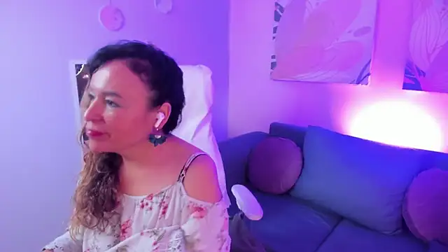 Snapshot of Ivonne_4 chatting on 04-19-26, 02:05 Ivonne 4 online show from 04-19-26, 02:05