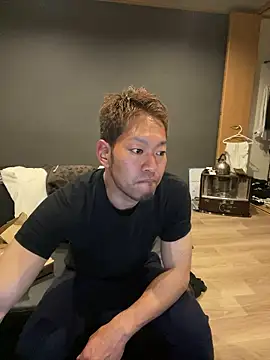 Snapshot of ryuaaaaa chatting on 05-20-26, 05:19 ryuaaaaa online show from 05-20-26, 05:19