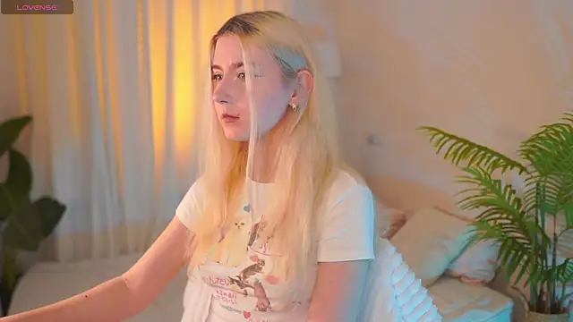 Snapshot of Aiko_Takana chatting on 02-20-26, 12:49 Aiko Takana online show from 02-20-26, 12:49