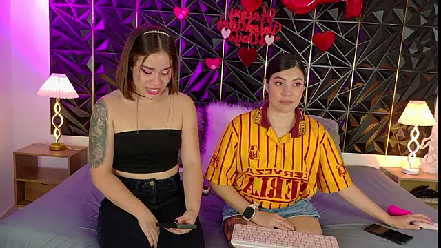 Snapshot of TaylorMilly chatting on 02-26-26, 07:57 TaylorMilly online show from 02-26-26, 07:57