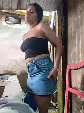 Snapshot of DulceCaroX chatting on 04-15-26, 08:09 DulceCaroX online show from 04-15-26, 08:09