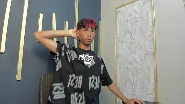 Snapshot of Little_Twink19x chatting on 02-23-26, 07:11 Little Twink19x online show from 02-23-26, 07:11