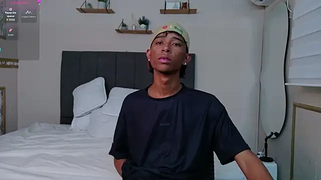 Snapshot of Little_Twink19x chatting on 02-27-26, 11:54 Little Twink19x online show from 02-27-26, 11:54