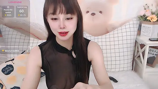 Snapshot of Luckmia333 chatting on 02-25-26, 06:12 Luckmia333 online show from 02-25-26, 06:12