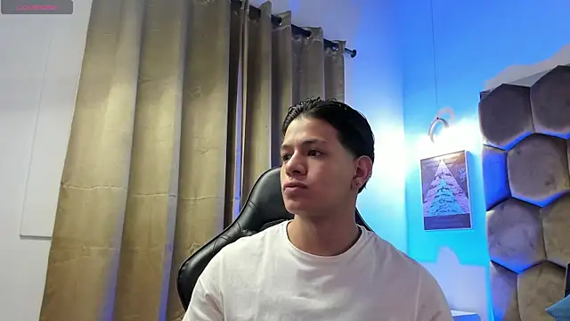 Snapshot of TonyPetrovjs chatting on 07-17-26, 05:25 TonyPetrovjs online show from 07-17-26, 05:25