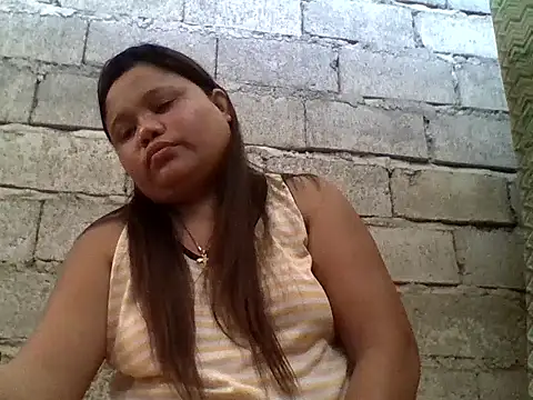 Snapshot of sweetlyn31 chatting on 05-13-26, 11:44 sweetlyn31 online show from 05-13-26, 11:44