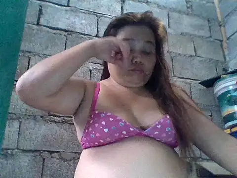 Snapshot of sweetlyn31 chatting on 06-22-26, 06:32 sweetlyn31 online show from 06-22-26, 06:32