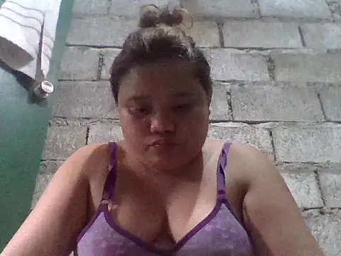 Snapshot of sweetlyn31 chatting on 07-21-26, 04:26 sweetlyn31 online show from 07-21-26, 04:26