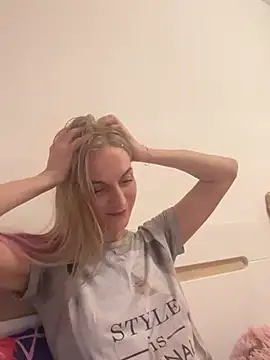 Snapshot of Faiiry_ chatting on 02-19-26, 06:48 Faiiry online show from 02-19-26, 06:48