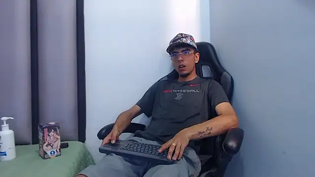 Snapshot of Endrick-23 chatting on 03-01-26, 03:52 Endrick-23 online show from 03-01-26, 03:52