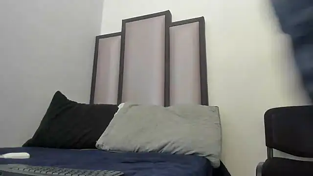 Snapshot of Endrick-23 chatting on 06-21-26, 04:04 Endrick-23 online show from 06-21-26, 04:04