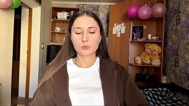 Snapshot of poly_princess chatting on 03-05-26, 08:10 poly princess online show from 03-05-26, 08:10