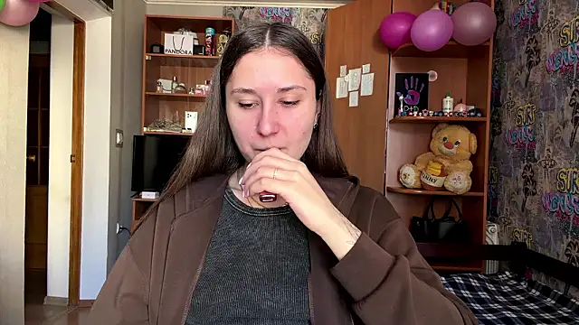 Snapshot of poly_princess chatting on 03-11-26, 09:04 poly princess online show from 03-11-26, 09:04