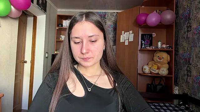 Snapshot of poly_princess chatting on 03-12-26, 07:36 poly princess online show from 03-12-26, 07:36