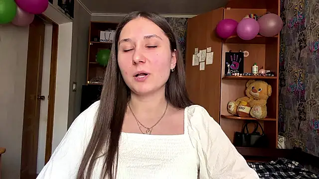 Snapshot of poly_princess chatting on 03-17-26, 12:19 poly princess online show from 03-17-26, 12:19