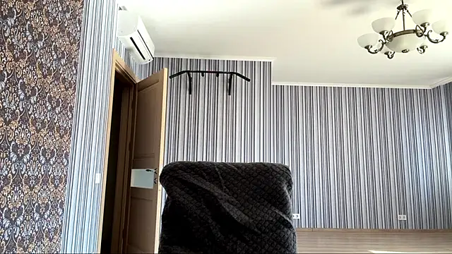 Snapshot of poly_princess chatting on 03-20-26, 09:36 poly princess online show from 03-20-26, 09:36