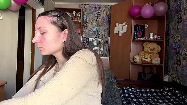 Snapshot of poly_princess chatting on 03-23-26, 09:13 poly princess online show from 03-23-26, 09:13