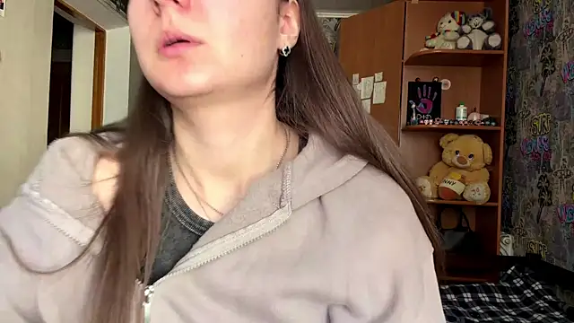 Snapshot of poly_princess chatting on 03-25-26, 09:15 poly princess online show from 03-25-26, 09:15