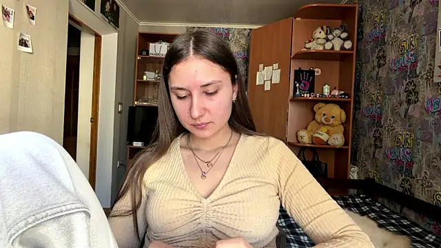 Snapshot of poly_princess chatting on 03-27-26, 09:32 poly princess online show from 03-27-26, 09:32