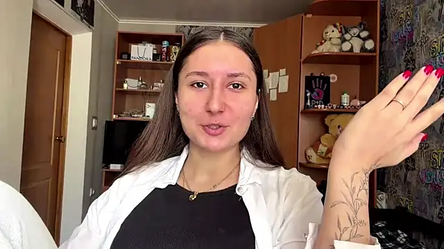 Snapshot of poly_princess chatting on 04-12-26, 08:30 poly princess online show from 04-12-26, 08:30