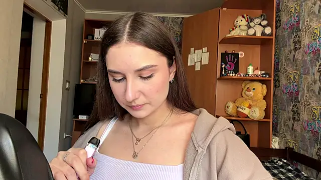 Snapshot of poly_princess chatting on 04-14-26, 02:12 poly princess online show from 04-14-26, 02:12