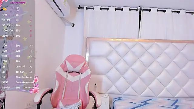 Snapshot of michelleblair1 chatting on 02-28-26, 01:23 michelleblair1 online show from 02-28-26, 01:23