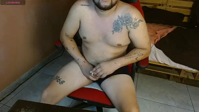 Snapshot of samdread chatting on 03-05-26, 12:28 samdread online show from 03-05-26, 12:28