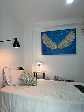 Snapshot of Viictoria-Jones chatting on 04-06-26, 12:17 Viictoria-Jones online show from 04-06-26, 12:17