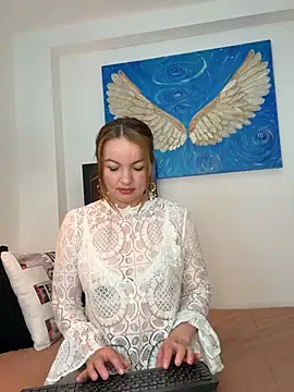 Snapshot of Viictoria-Jones chatting on 04-08-26, 10:15 Viictoria-Jones online show from 04-08-26, 10:15