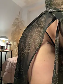 Viictoria-Jones online show from 06-19-26, 10:19
