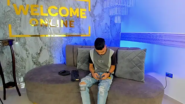 Snapshot of Emmastee chatting on 03-03-26, 03:51 Emmastee online show from 03-03-26, 03:51