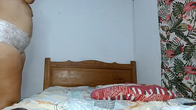 Snapshot of smallvioleta69 chatting on 02-25-26, 06:17 smallvioleta69 online show from 02-25-26, 06:17