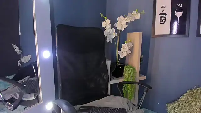 EmiilyRousee online show from 04-11-26, 03:22