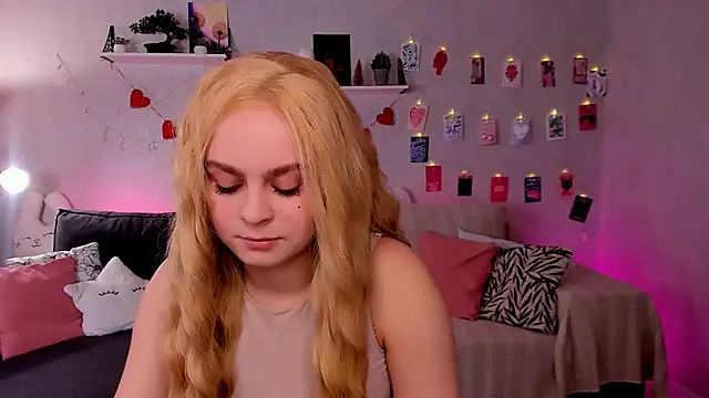 Snapshot of VivienAllen chatting on 02-21-26, 04:24 VivienAllen online show from 02-21-26, 04:24