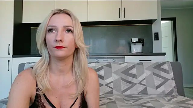 amy loves to be teased online show from 04-04-26, 09:18