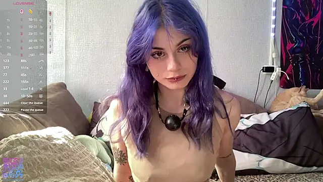 Snapshot of Emmibrilson chatting on 06-12-26, 12:48 Emmibrilson online show from 06-12-26, 12:48