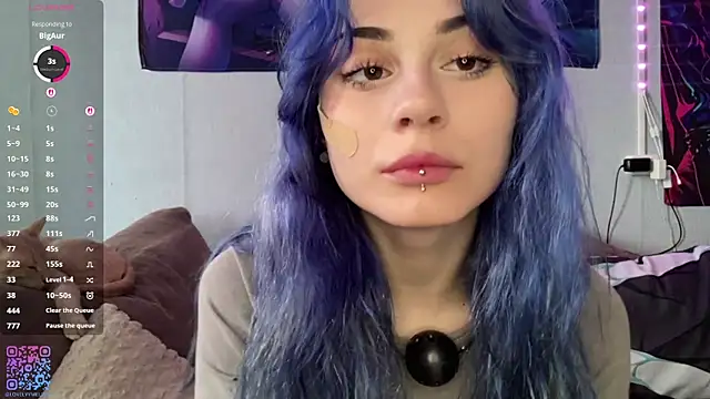 Snapshot of Emmibrilson chatting on 06-13-26, 01:09 Emmibrilson online show from 06-13-26, 01:09