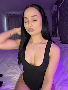 Snapshot of Olivia_Noor chatting on 04-27-26, 04:27 Olivia Noor online show from 04-27-26, 04:27