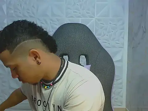 Snapshot of dylans_brown chatting on 02-25-26, 01:21 dylans brown online show from 02-25-26, 01:21