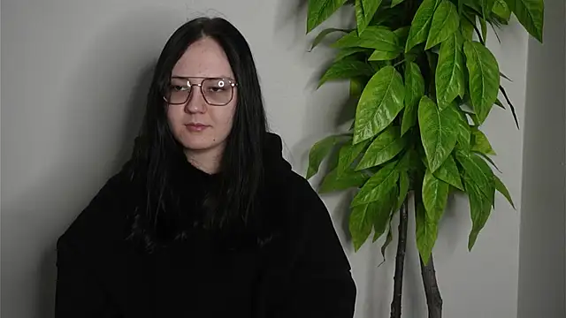 Snapshot of LeBrindza chatting on 02-21-26, 01:23 LeBrindza online show from 02-21-26, 01:23