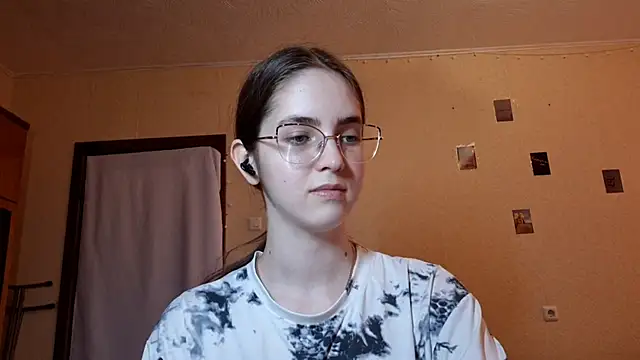 Snapshot of Katelemon chatting on 06-15-26, 12:29 Katelemon online show from 06-15-26, 12:29