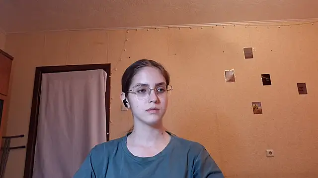 Snapshot of Katelemon chatting on 06-21-26, 03:36 Katelemon online show from 06-21-26, 03:36