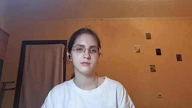Snapshot of Katelemon chatting on 07-01-26, 02:40 Katelemon online show from 07-01-26, 02:40