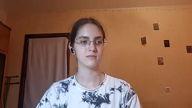Snapshot of Katelemon chatting on 07-08-26, 02:21 Katelemon online show from 07-08-26, 02:21