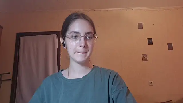 Snapshot of Katelemon chatting on 07-14-26, 01:50 Katelemon online show from 07-14-26, 01:50