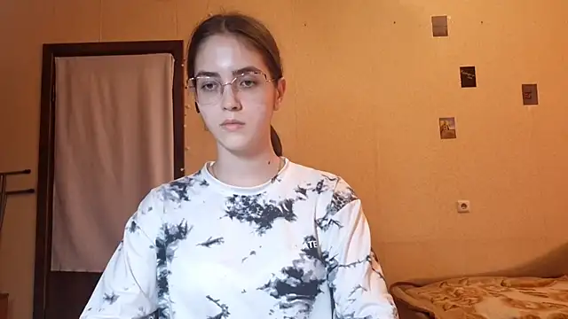 Snapshot of Katelemon chatting on 07-16-26, 10:43 Katelemon online show from 07-16-26, 10:43
