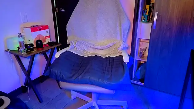 Snapshot of Wheeler_Green chatting on 04-10-26, 02:17 Wheeler Green online show from 04-10-26, 02:17